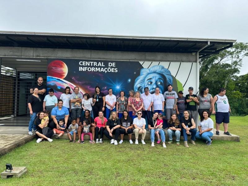 Alunos da Apae Cocal do Sul exploram o universo em passeio ao Parque Astronômico Albert Einstein