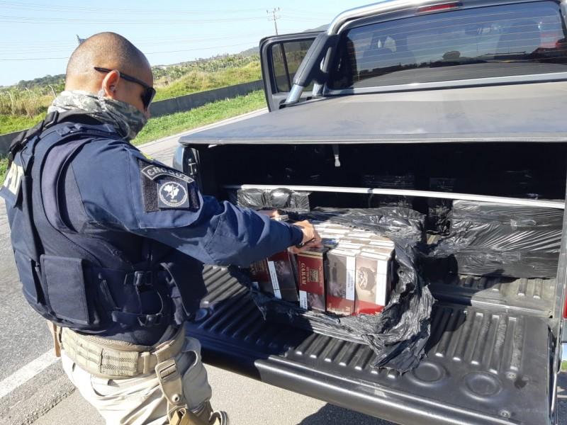 PRF apreende 3,2 mil maços de cigarros contrabandeados em Imbituba, na BR 101
