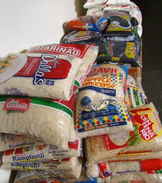  Laboratório Búrigo faz doação de alimentos arrecadados em campanha de Natal 