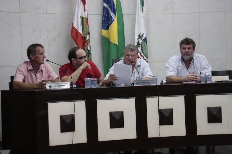 Vereadores aprovam reajuste de salários dos professores municipais