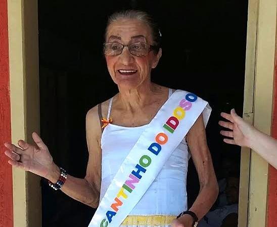 Clube de Marketing leva a alegria do Carnaval aos idosos