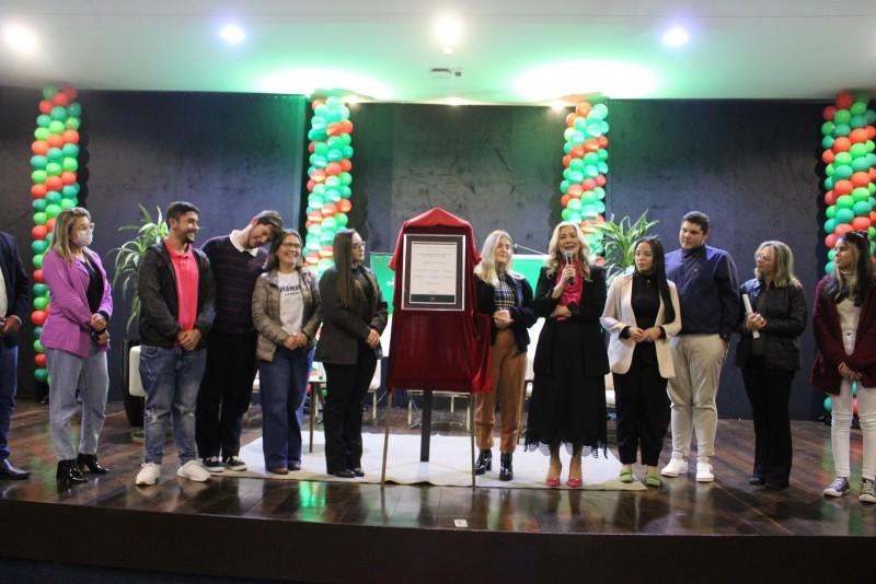 Curso de Enfermagem homenageia reitora Luciane Bisognin Ceretta