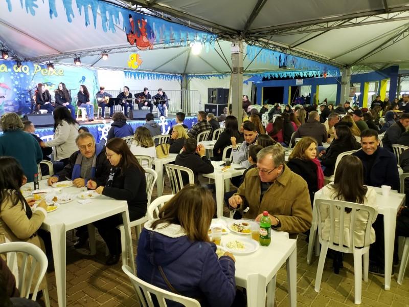 Festa do Peixe aquece a economia na baixa temporada