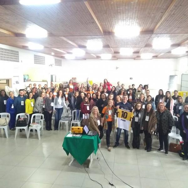 Escolas se organizam para própria formação de forma independente