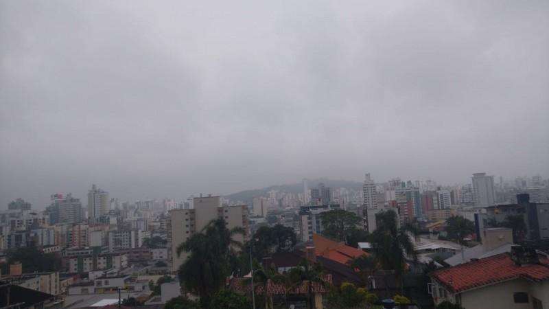 Fim de semana chuvoso e de temperaturas amenas na região Sul