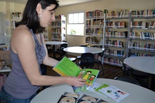 Livros para deficientes visuais na Biblioteca Pública de Cocal do Sul