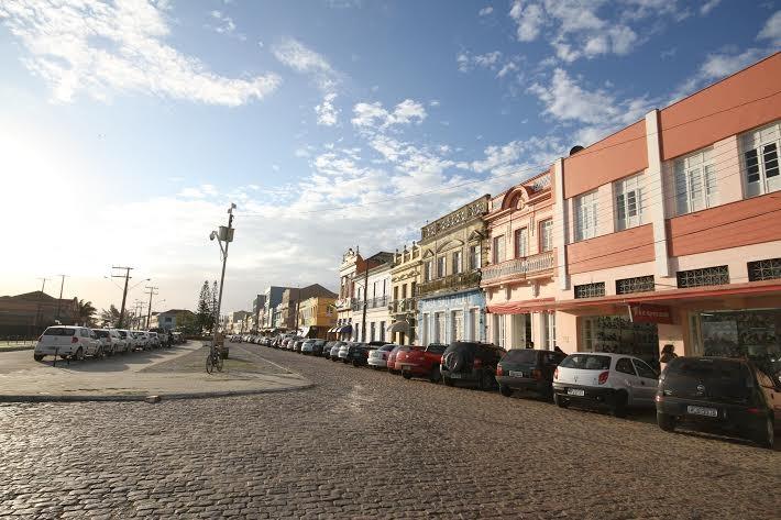 Laguna abre concessão para estacionamento rotativo