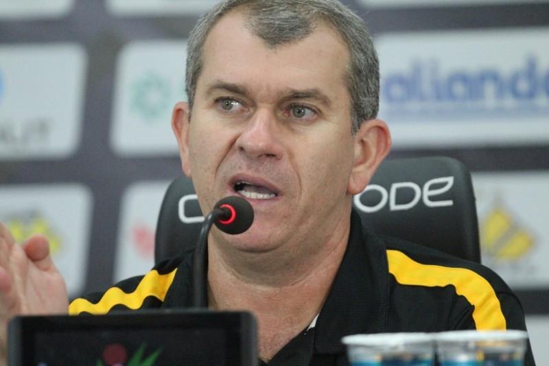 Criciúma anuncia renovação com Cláudio Tencati e comissão técnica 
