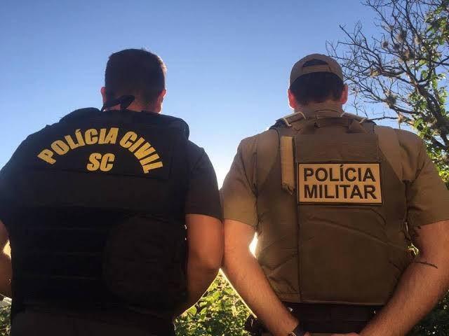 Operação policial prende três pessoas por crimes de roubo e tentativa de homicídio em Tubarão