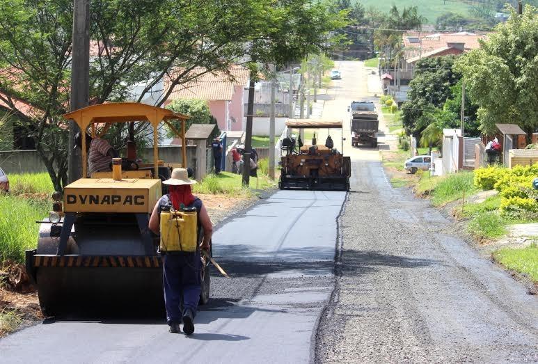 Prefeitura inicia pavimentação asfáltica da rua Meleiro