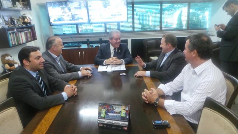 Projeto de câmeras de segurança entregue para secretário de Estado 