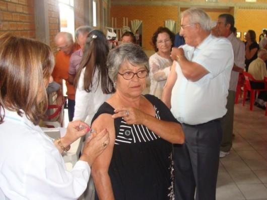 Equipe vacinará idosos em encontro da terceira idade em Arroio do Silva