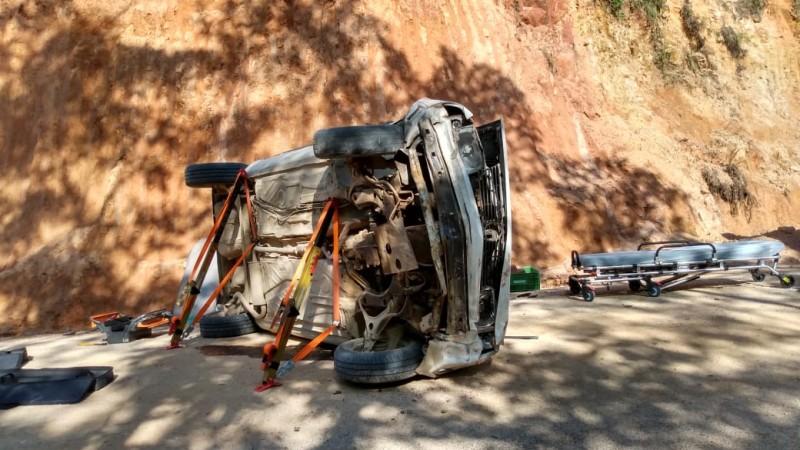 Tubarão: carro capota no bairro Sertão dos Mendes