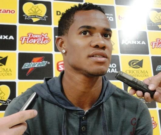 Lins aprovou sua reestreia com a camisa tricolor