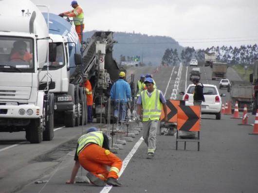 Instalação de barreiras centrais continua no trecho Sul da BR-101