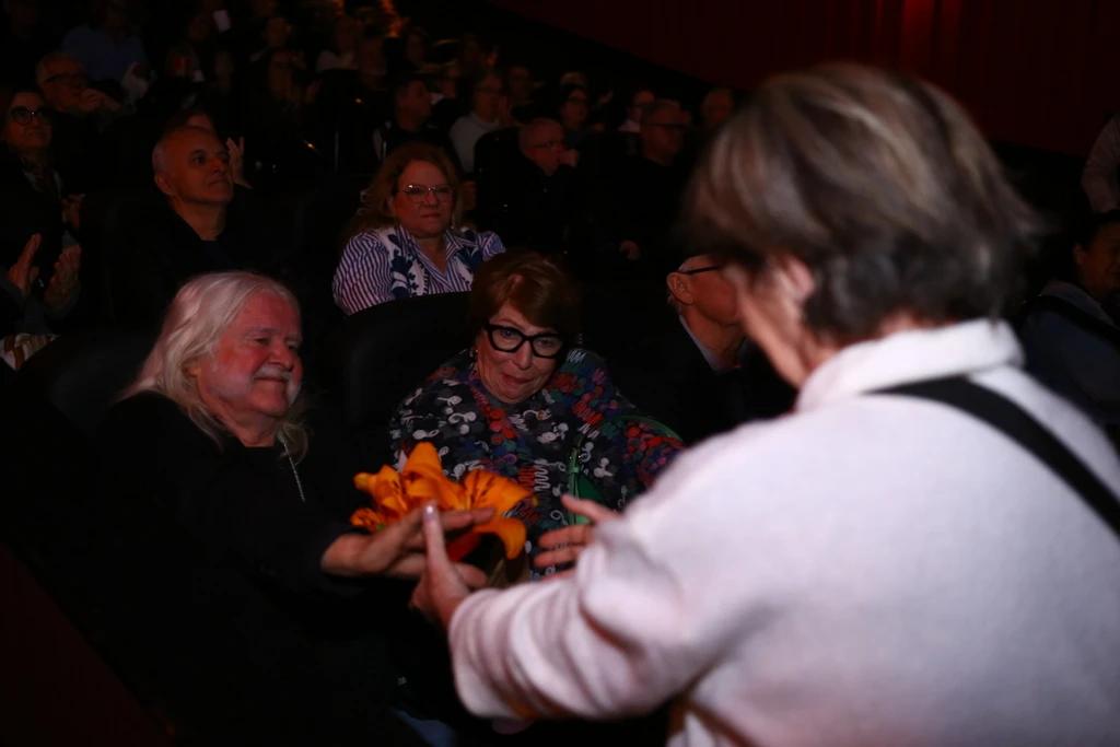 Emoção e homenagens marcam o lançamento da cinebiografia 'Edi Balod – Linha de Frente'