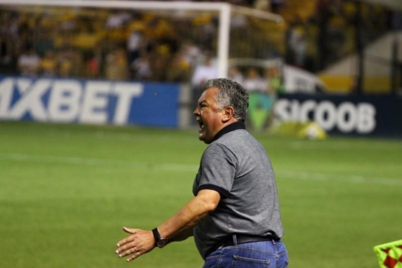  Roberto Cavalo diz que árbitro admitiu erro em gol anulado 