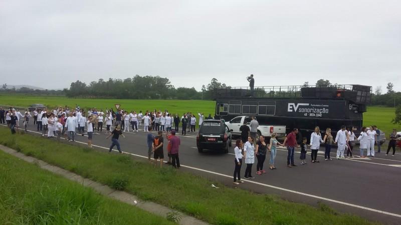 BR-101 trancada por uma hora durante manifestação