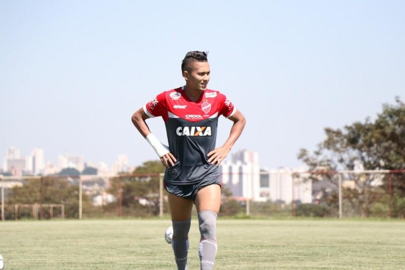 Criciúma anuncia a contratação do atacante Reis 