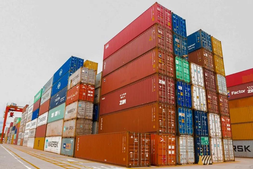 Balança comercial tem saldo positivo de US$ 6,1 bi em agosto