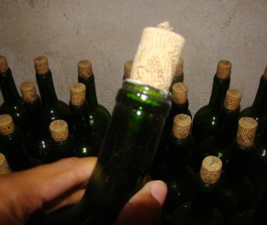 Não são todos os vinhos que devem ser guardados deitados