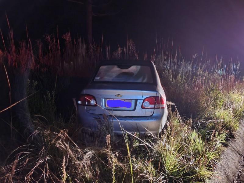 Motorista perde o controle da direção, sai da pista e abandona veículo na SC-390