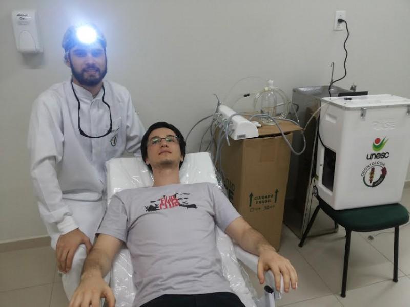 Equipamento móvel facilita atendimento odontológico de pacientes acamados