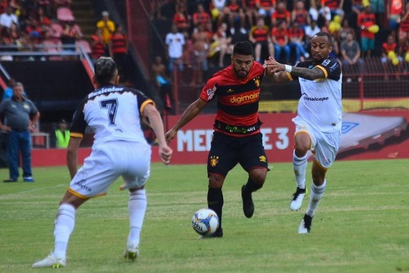 Em jogo polêmico, Criciúma perde para o Sport e chega a nove jogos sem vitória na Série B