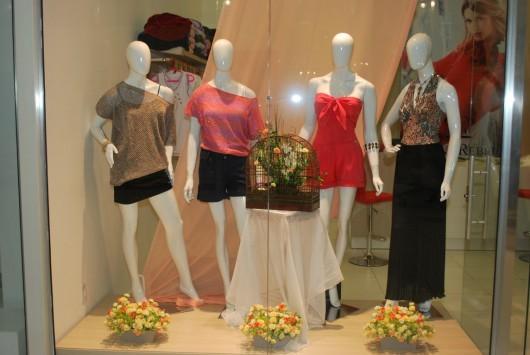Lançamento de coleções de verão atrai compradores ao Portal Shopping