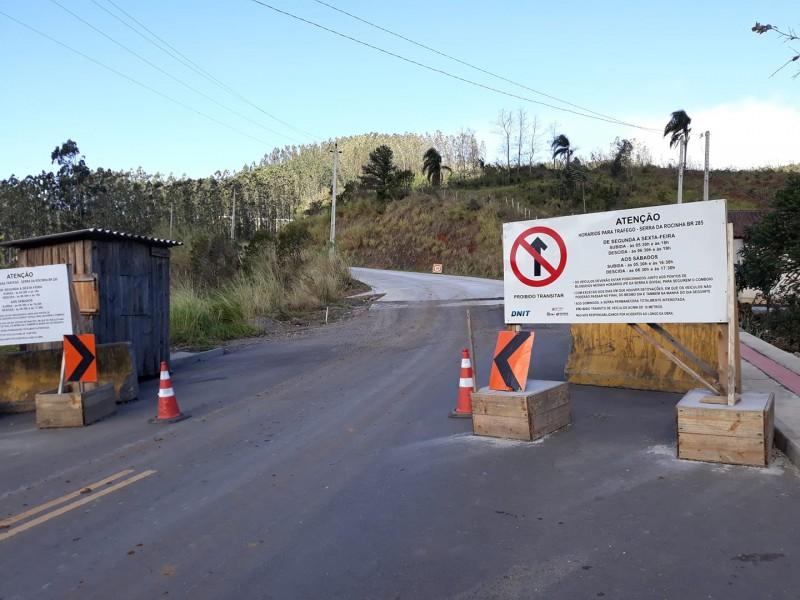 Trânsito bloqueado na Serra da Rocinha na tarde da próxima sexta-feira e manhã de sábado