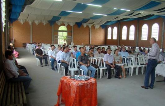 Pastores da Quadrangular reúnem-se com Márcio e Coral