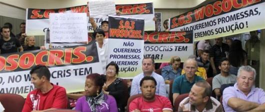 Moradores do bairro Wosocris protestam contra estrutura das ruas