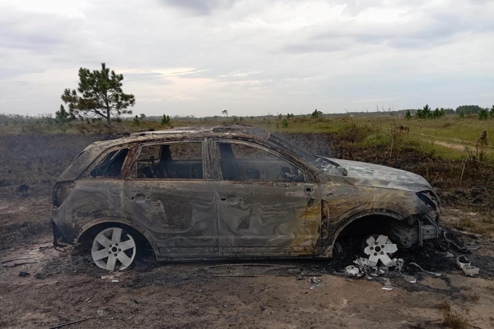 Veículo é destruído por incêndio em Balneário Gaivota