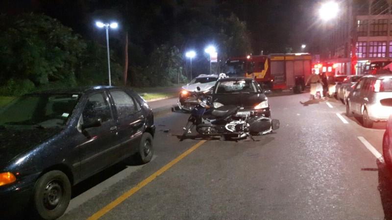 Acidente de trânsito envolve cinco veículos
