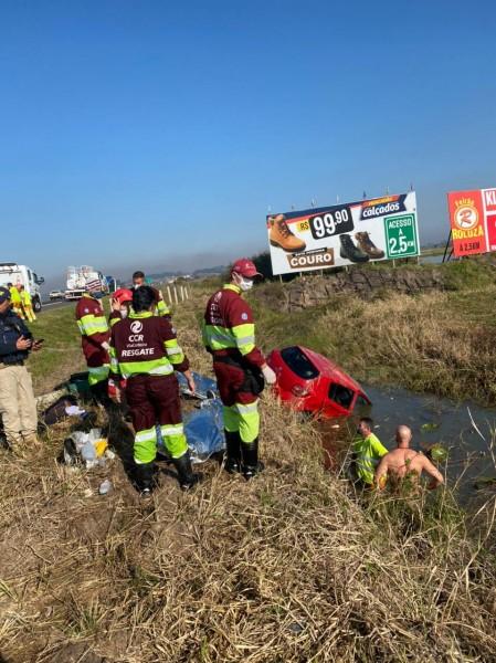 Duas pessoas morrem em acidente na BR-101, em Sangão
