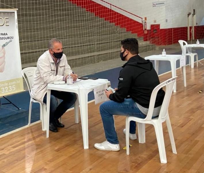 Balcão de Empregos ocorre na Praça Nereu Ramos neste sábado