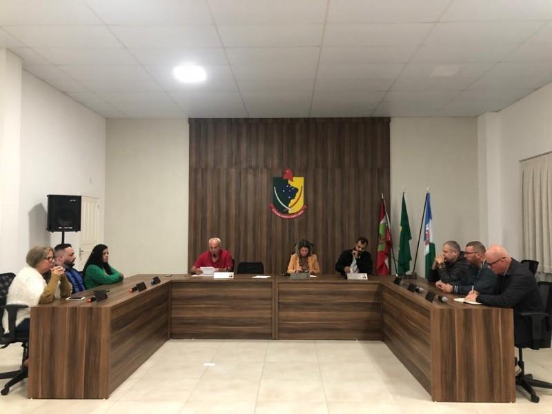 Com renúncia de Deyvisonn de Souza, vice-prefeito assume oficialmente a Prefeitura de Pescaria Brava