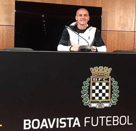 Especulado no Criciúma, Raphael Silva é anunciado em clube português
