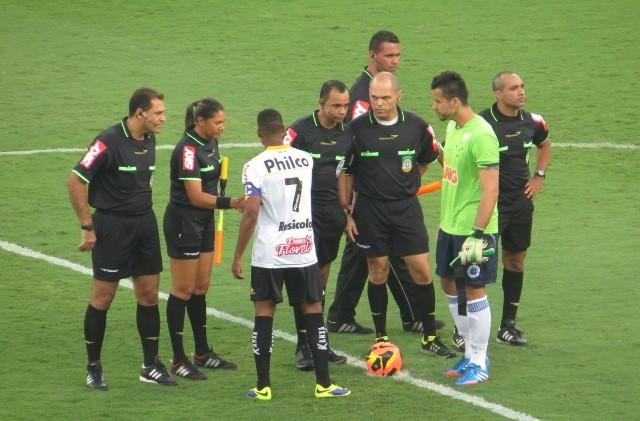 Na súmula, árbitro justifica expulsão de tricolores diante do Cruzeiro