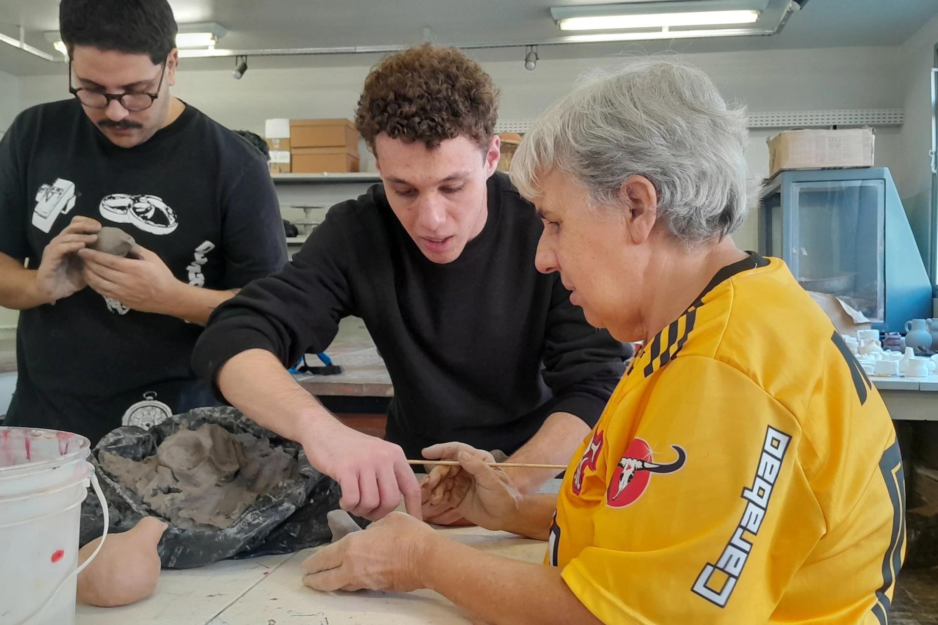 Projeto de Design conecta vivências através da cerâmica em Criciúma