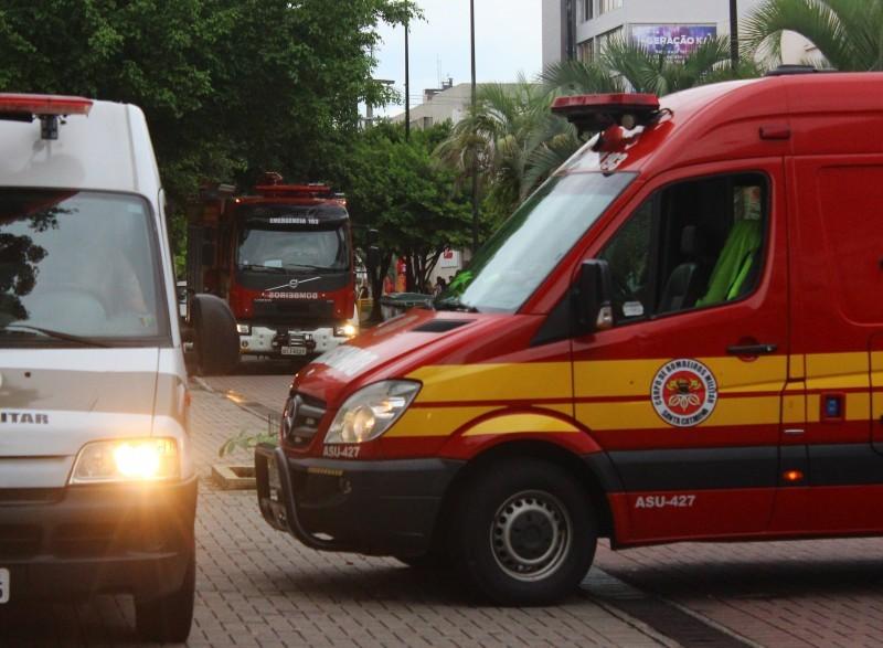 Bombeiros realizam parto emergencial em elevador de hospital 