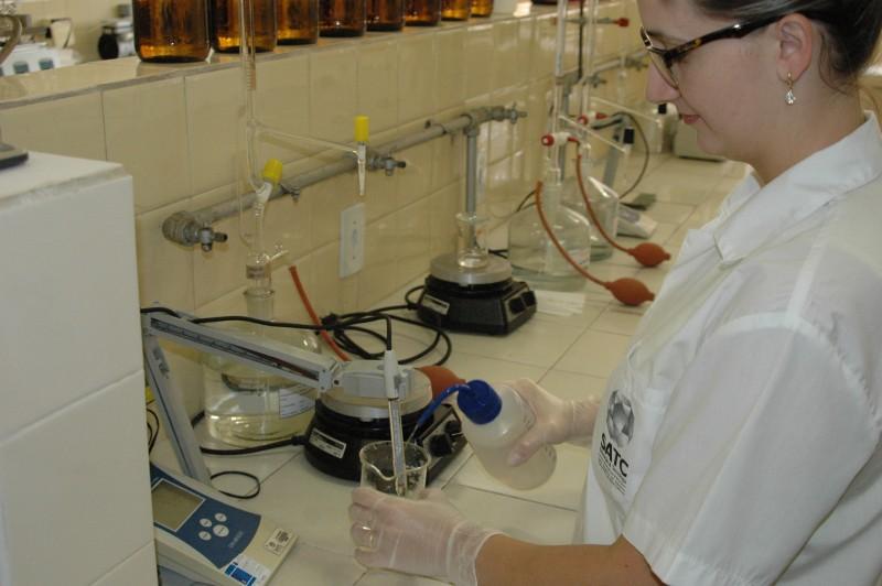 Tecnologia e análises eficientes nos Laboratórios da Satc garantem resultados seguros 