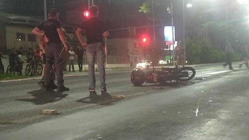 Motociclista morre em grave acidente na avenida Centenário em Criciúma