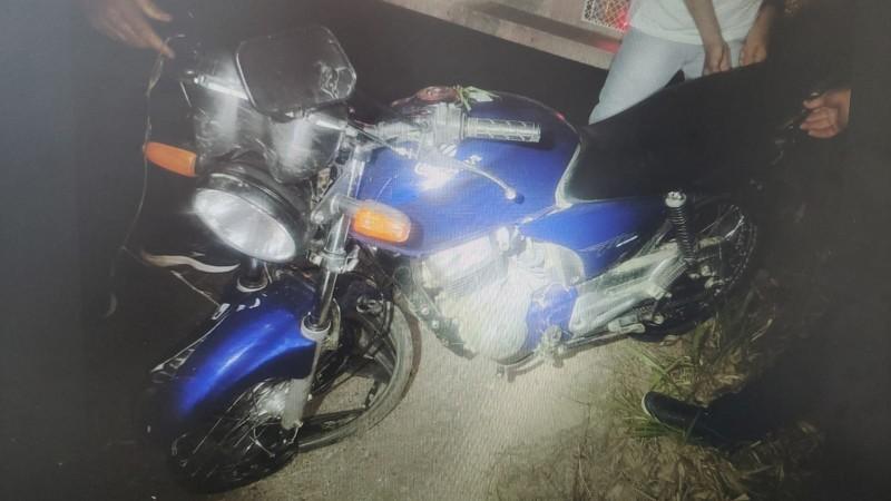 Adolescente perde controle da direção, sofre saída de pista e colide contra árvore na SC-108