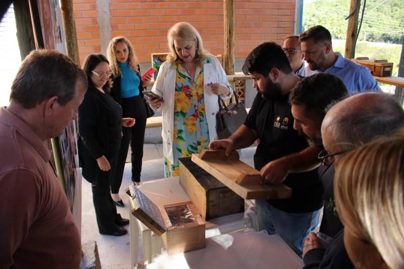 Com a presença da presidente da FCEE, APAE Cocal do Sul inaugura projetos e benfeitorias