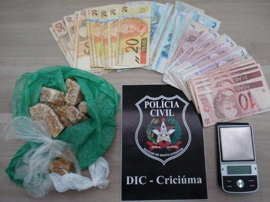 Dois jovens são presos por tráfico de drogas em Criciúma