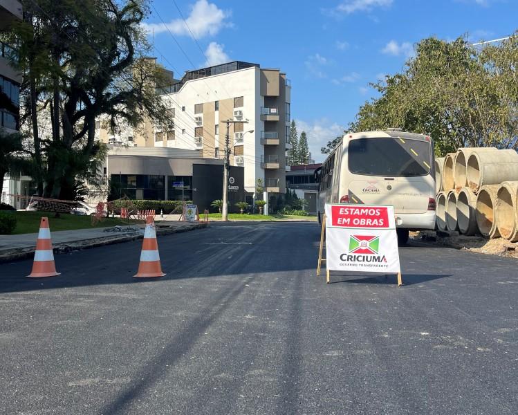 Ruas da macrodrenagem do Pio Correa recebem pavimentação em Criciúma