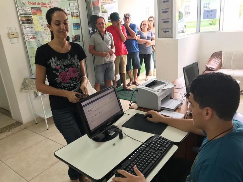 Primeira semana: Prefeitura entrega mais de 2,5 mil carnês de IPTU