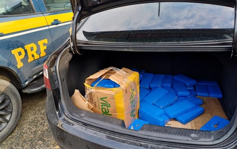 Penha: PRF apreende 50 quilos de maconha em carro na BR-101