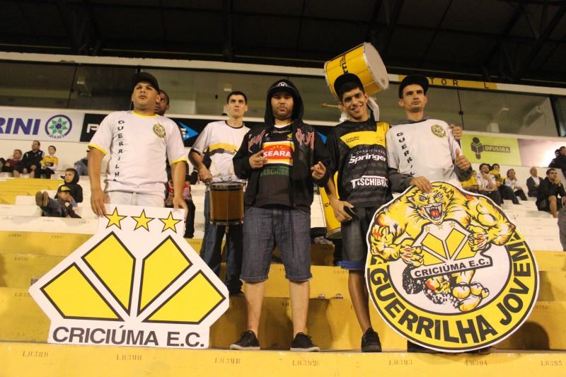 Mesmo com jogo morno, torcedores apoiaram o Tigre